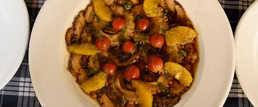 se muestra el platillo Carpaccio di polpo